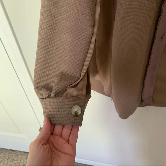 NWOT Oversized Distressed Taupe Shacket Size Small - Picture 5 of 6